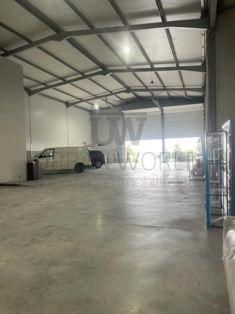 Armazém para Venda em São João da Madeira Foto 3