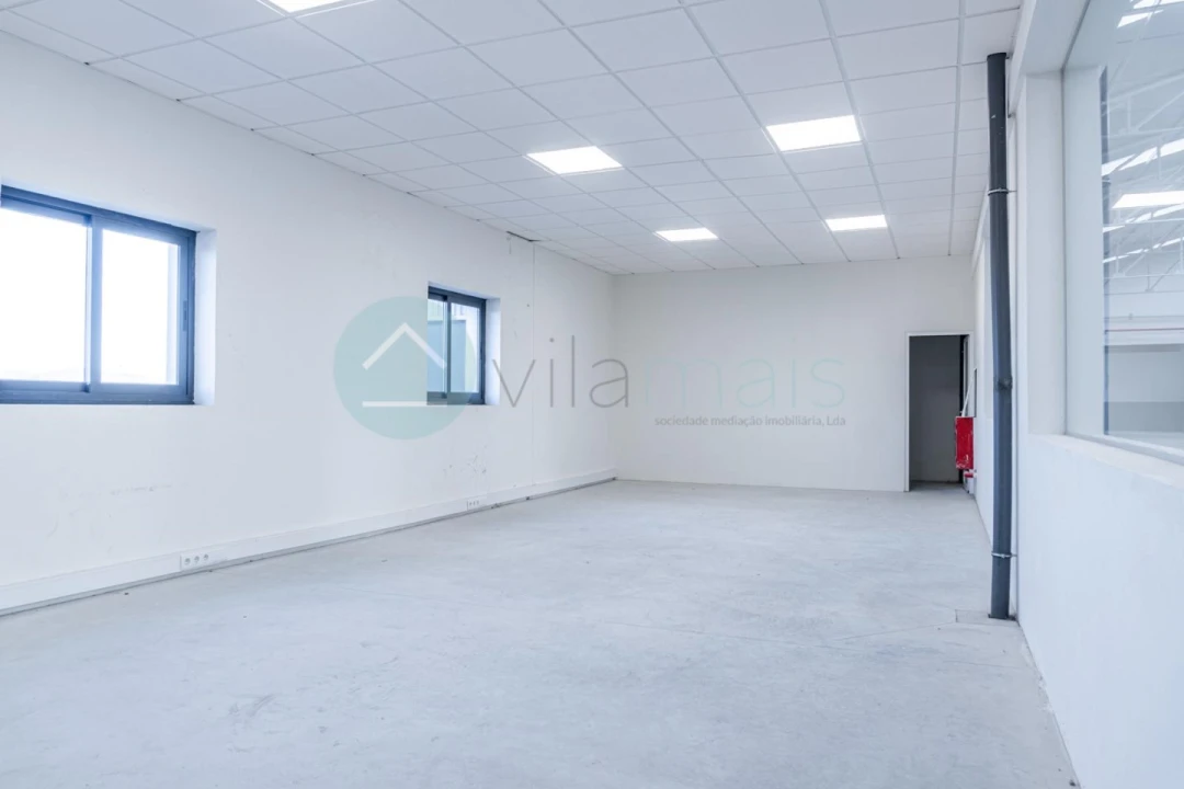 Armazém para Venda em Rebordosa Foto 14