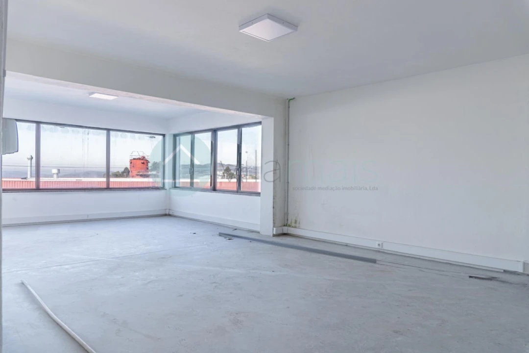 Armazém para Venda em Rebordosa Foto 18