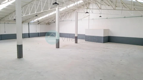 Armazém para Venda em Rebordosa