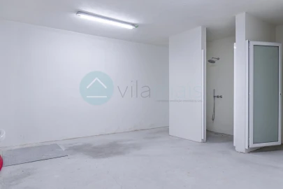 Armazém para Venda em Rebordosa