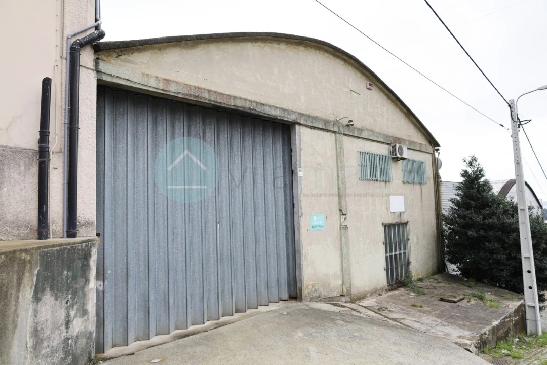 Armazém para Venda em Baguim do Monte (Rio Tinto) Foto 1