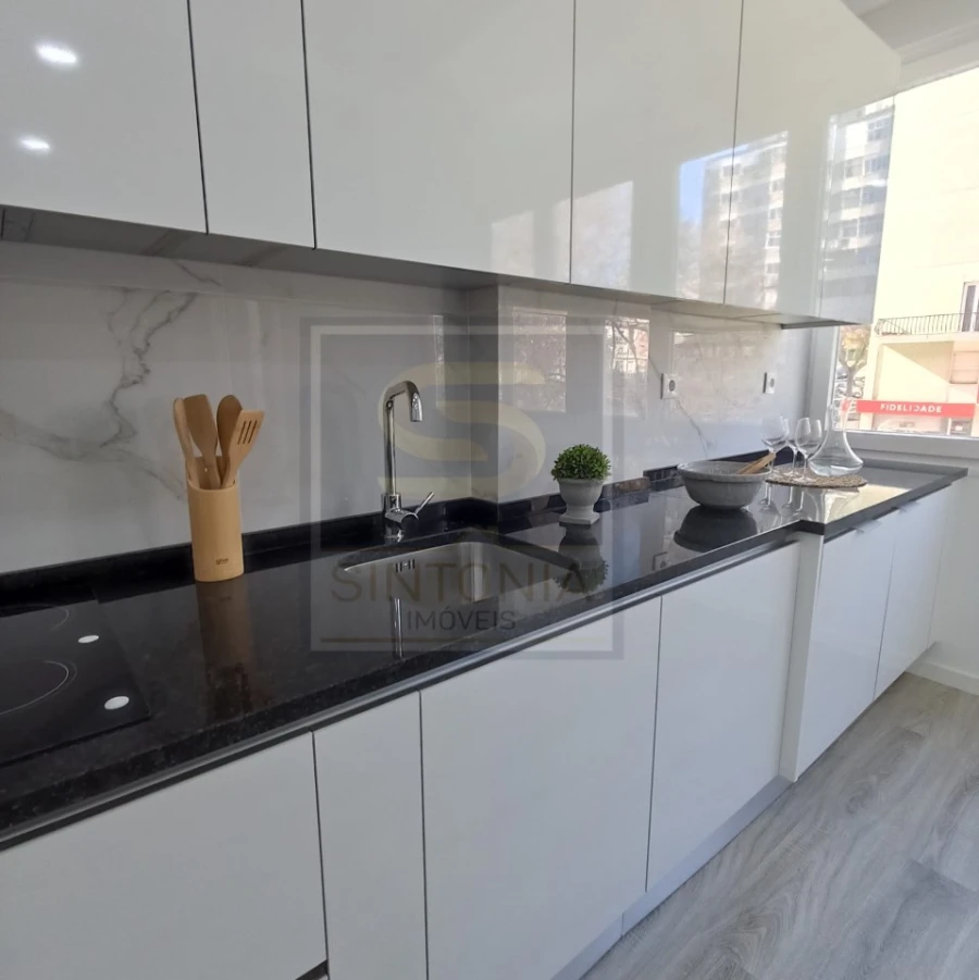 Apartamento T3 para Venda em Benfica Foto 5