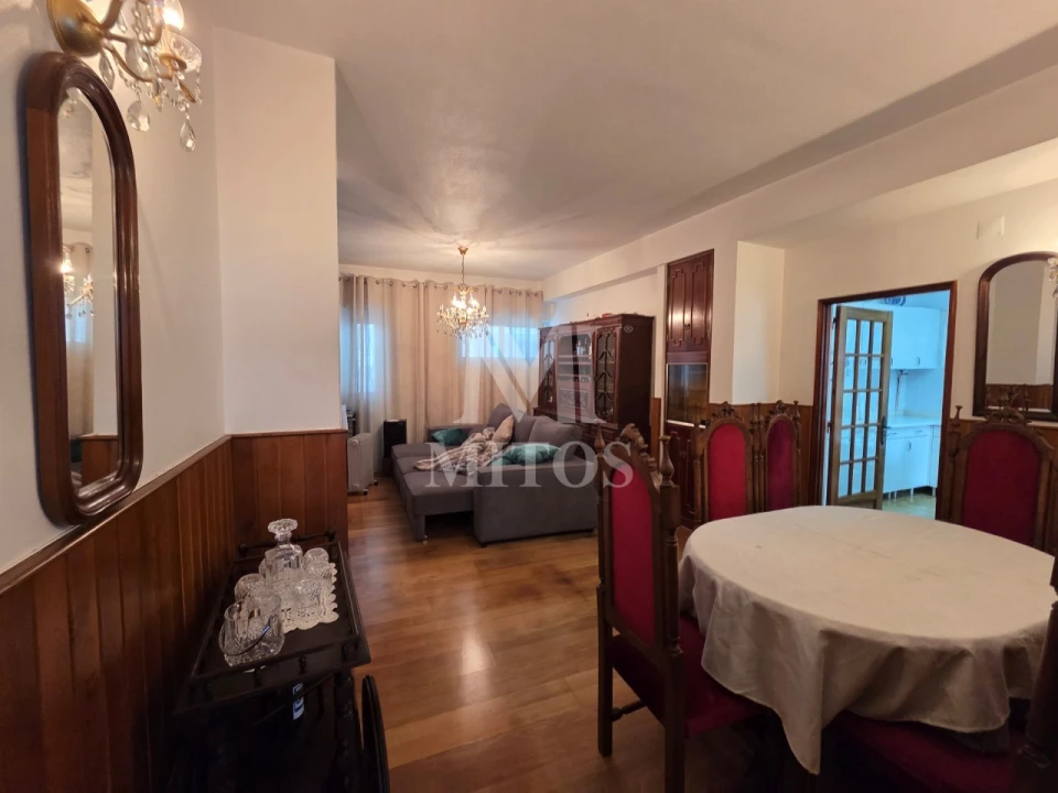 Moradia T5 para Arrendamento em Darque Foto 4