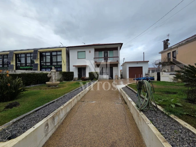 Moradia T5 para Arrendamento em Darque