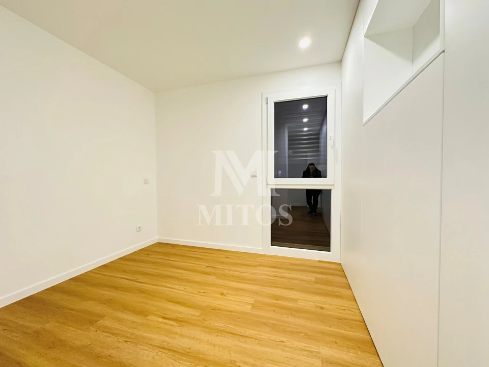 Apartamento T2 para Arrendamento em Santa Marta de Portuzelo Foto 4