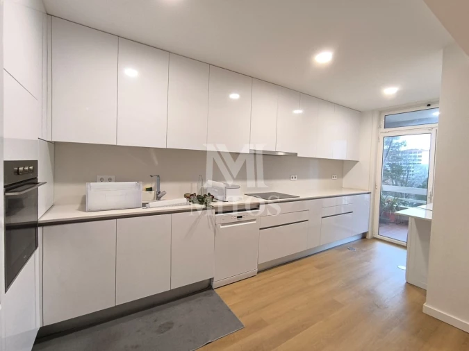 Apartamento T3 para Arrendamento em Santa Maria Maior e Monserrate e Meadela Foto 3