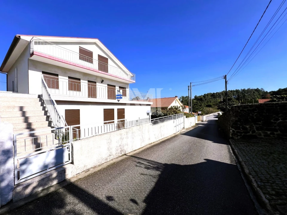 Moradia T4 para Venda em Forjães Foto 1