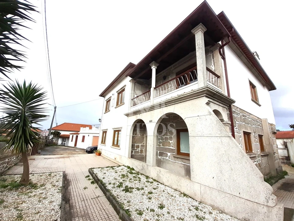 Moradia T6 para Venda em Mazarefes e Vila Fria Foto 1