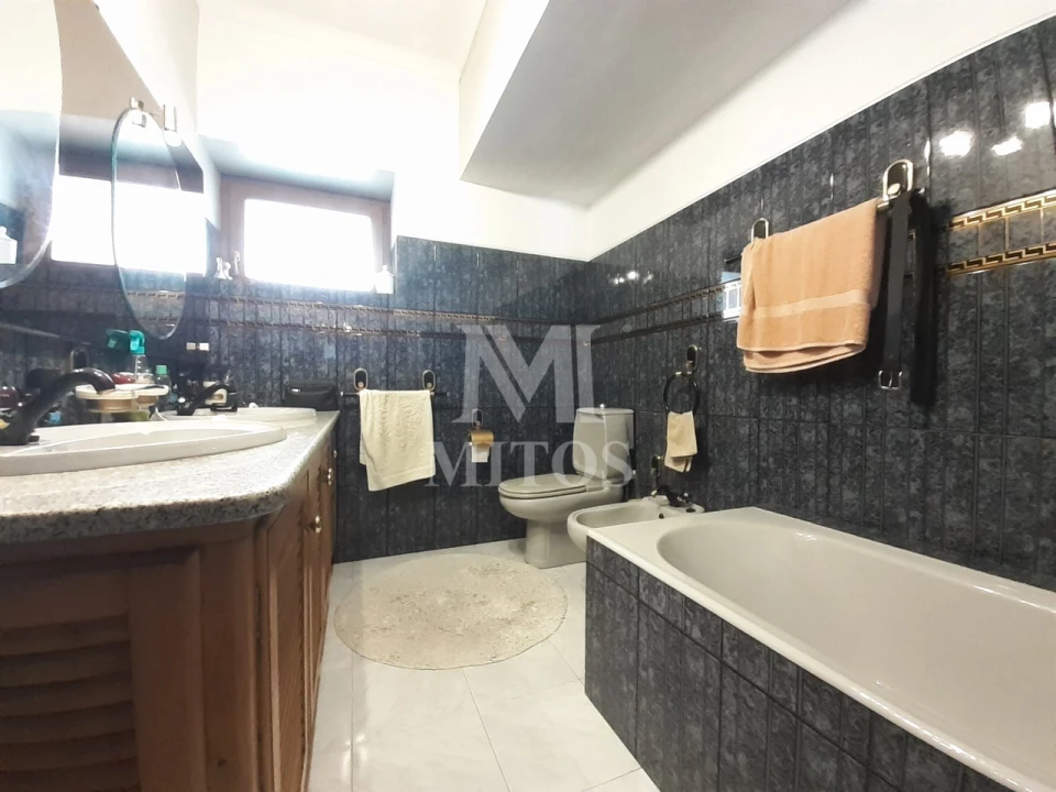 Moradia T6 para Venda em Mazarefes e Vila Fria Foto 12