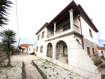 Moradia T6 para Venda em Mazarefes e Vila Fria