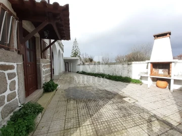 Moradia T6 para Venda em Mazarefes e Vila Fria