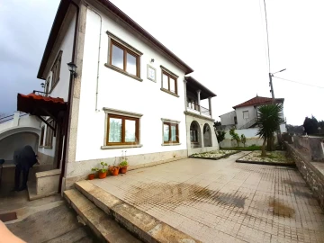 Moradia T6 para Venda em Mazarefes e Vila Fria