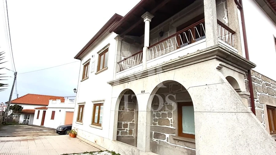 Moradia T6 para Venda em Mazarefes e Vila Fria