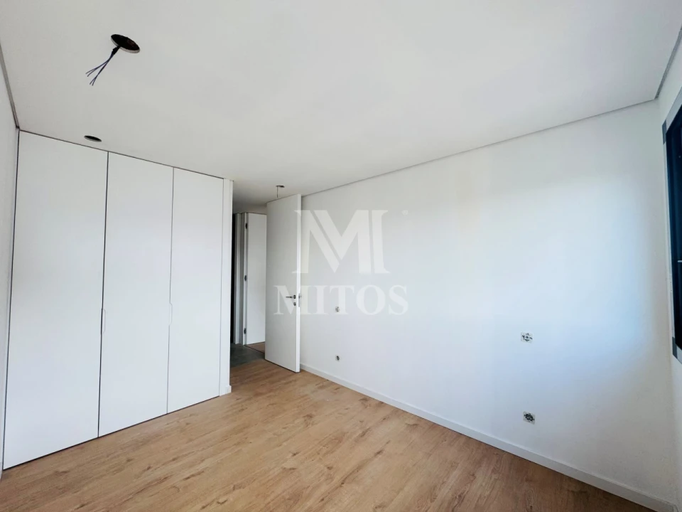 Apartamento T2 para Arrendamento em Darque Foto 5
