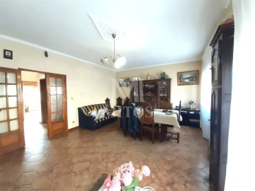 Moradia T4 para Venda em Santa Marta de Portuzelo