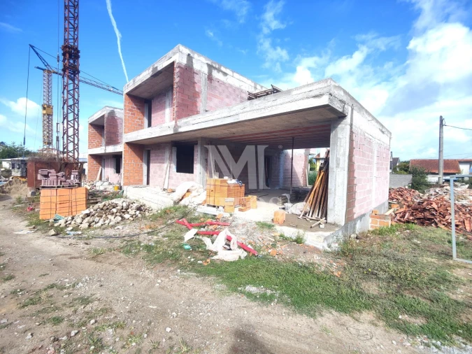 Moradia T3 para Venda em Correlhã Foto 1