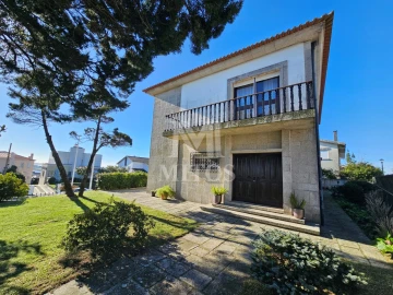 Moradia T4 para Venda em Santa Maria Maior e Monserrate e Meadela