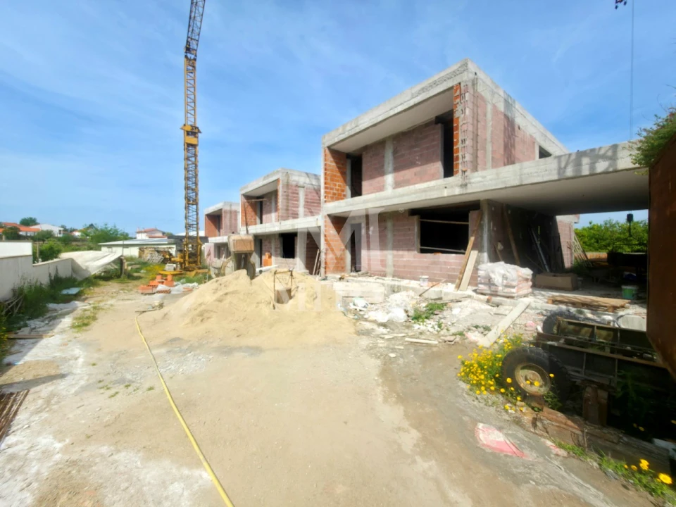 Moradia T3 para Venda em Correlhã Foto 1