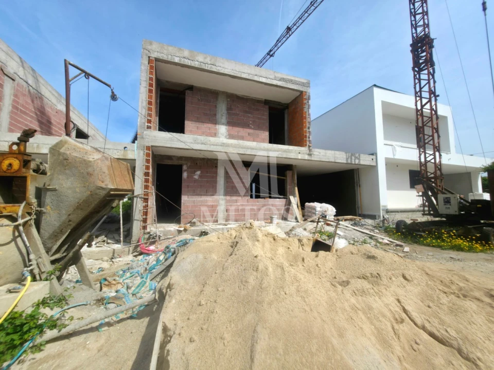 Moradia T3 para Venda em Correlhã Foto 2