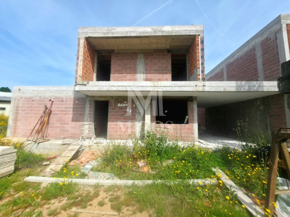 Moradia T4 para Venda em Correlhã Foto 2