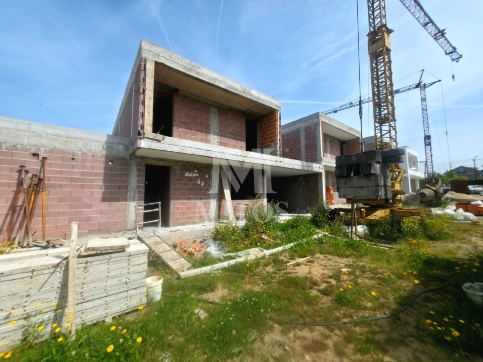 Moradia T4 para Venda em Correlhã Foto 1