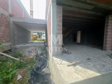 Moradia T4 para Venda em Correlhã