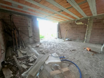 Moradia T4 para Venda em Correlhã