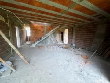 Moradia T4 para Venda em Correlhã