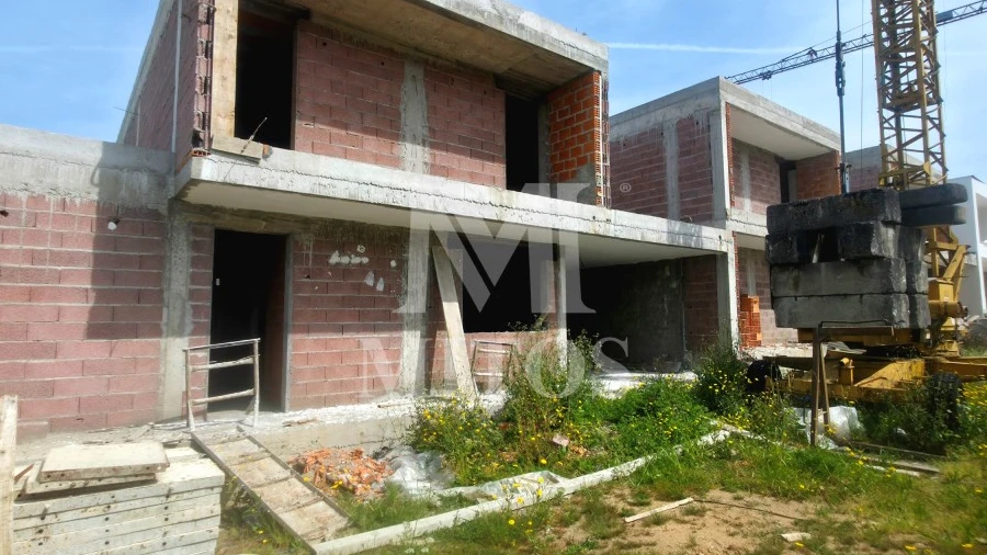 Moradia T4 para Venda em Correlhã