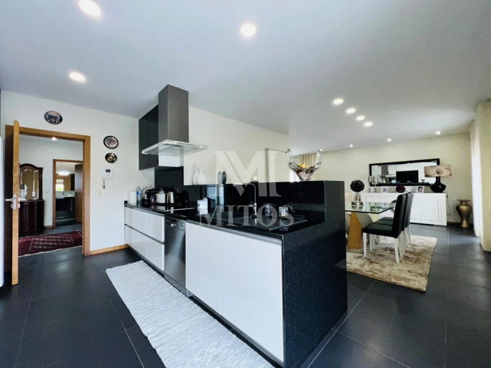 Moradia T4 para Venda em Mazarefes e Vila Fria Foto 4