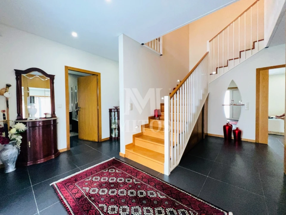 Moradia T4 para Venda em Mazarefes e Vila Fria Foto 7