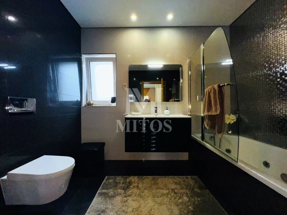 Moradia T4 para Venda em Mazarefes e Vila Fria Foto 8