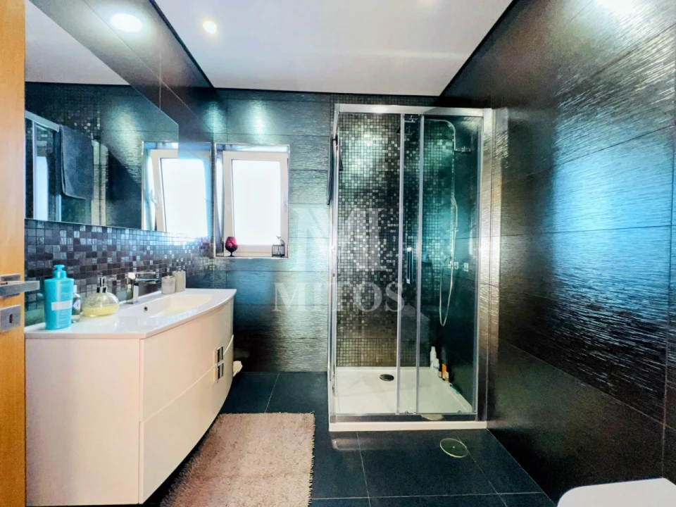 Moradia T4 para Venda em Mazarefes e Vila Fria Foto 11