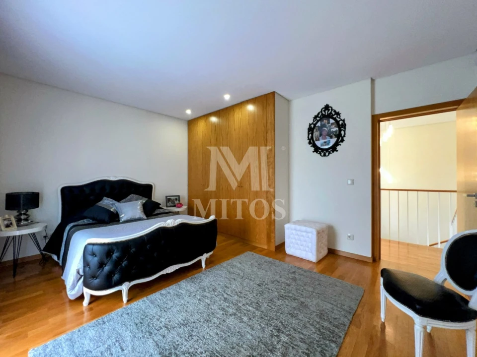 Moradia T4 para Venda em Mazarefes e Vila Fria Foto 21