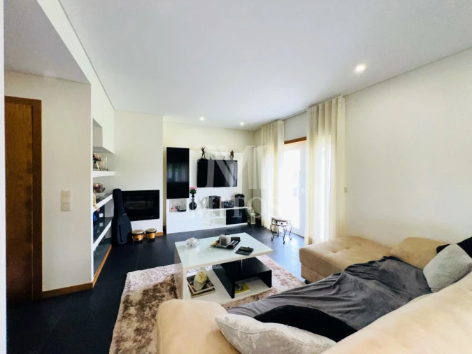 Moradia T4 para Venda em Mazarefes e Vila Fria Foto 3