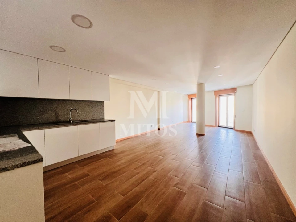 Apartamento T2 para Arrendamento em Santa Maria Maior e Monserrate e Meadela Foto 4