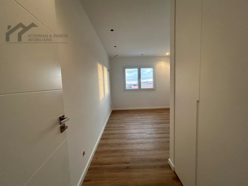 Moradia T3 para Venda em Campelos e Outeiro da Cabeça Foto 18