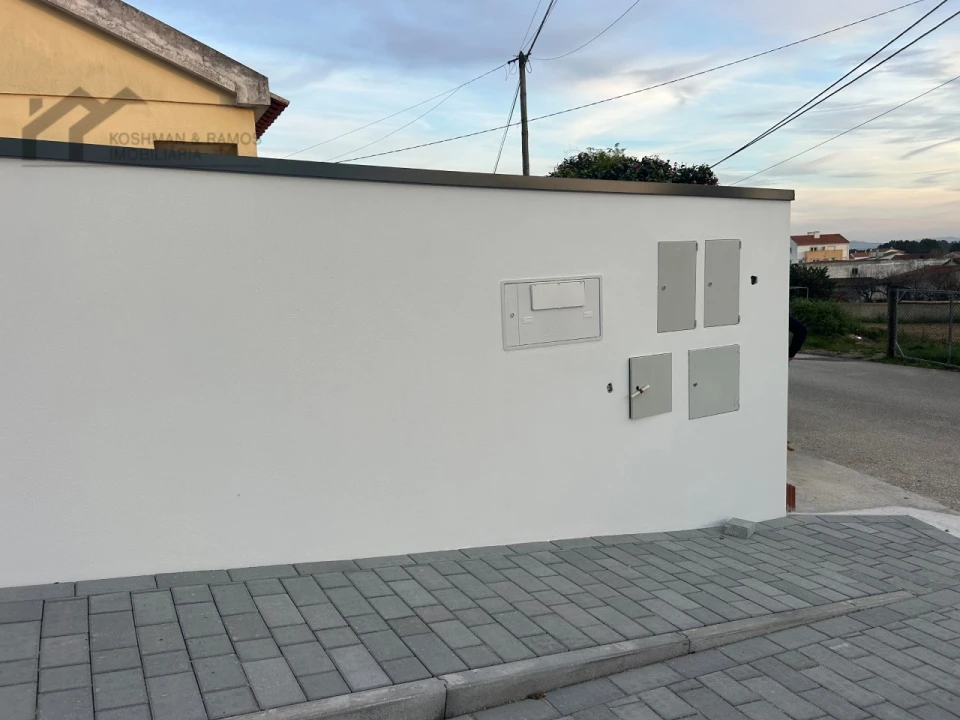 Moradia T3 para Venda em Campelos e Outeiro da Cabeça Foto 25