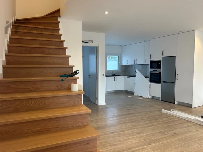 Moradia T3 para Venda em Campelos e Outeiro da Cabeça Foto 5