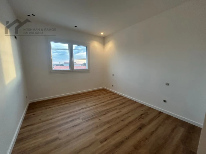 Moradia T3 para Venda em Campelos e Outeiro da Cabeça Foto 16