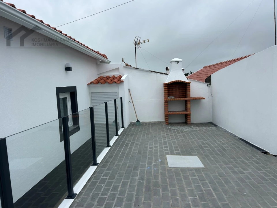 Moradia T2 para Venda em A dos Cunhados e Maceira Foto 2