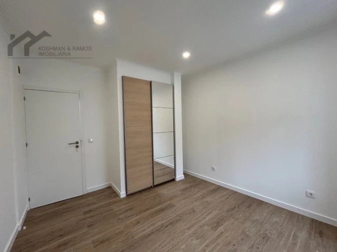 Moradia T2 para Venda em A dos Cunhados e Maceira Foto 3