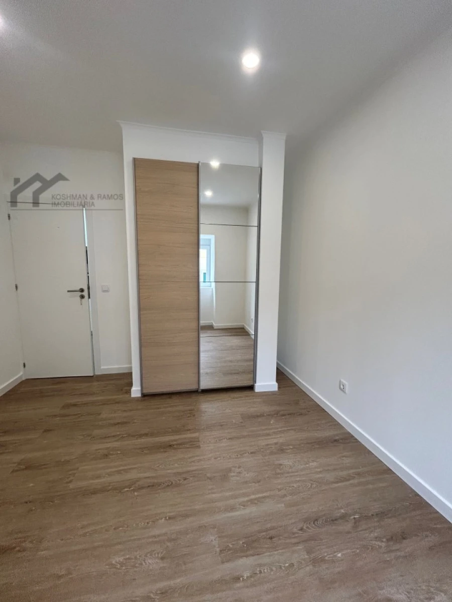 Moradia T2 para Venda em A dos Cunhados e Maceira Foto 7