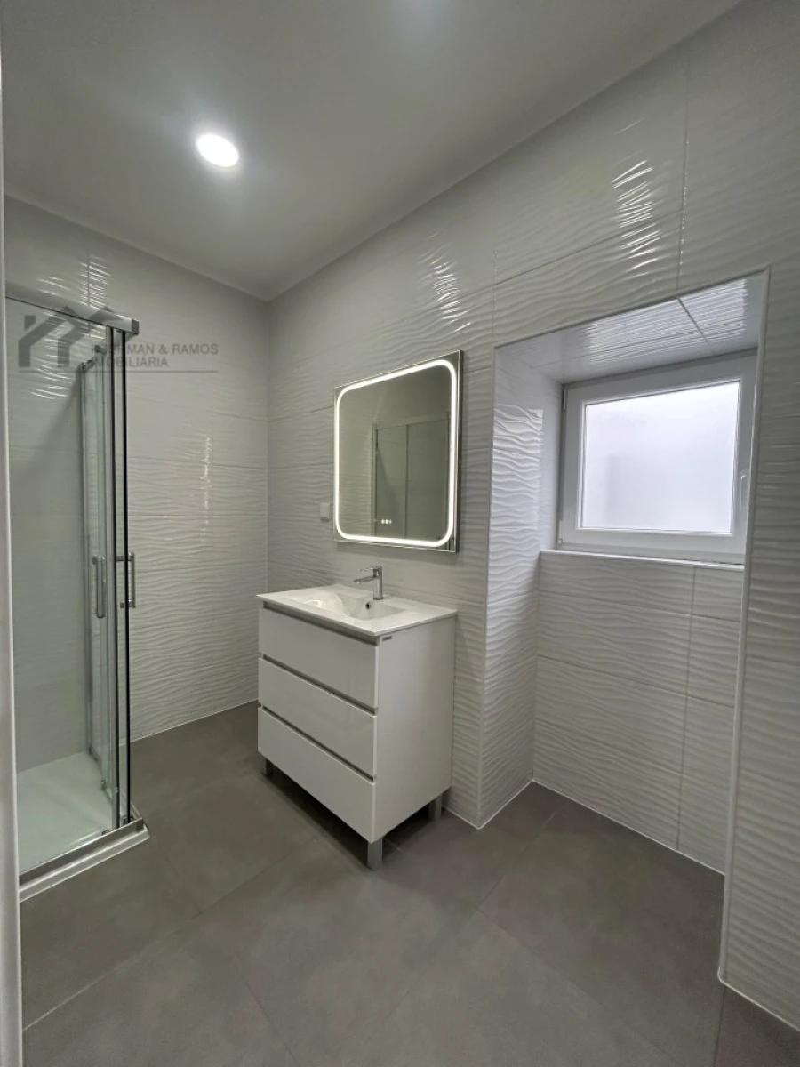 Moradia T2 para Venda em A dos Cunhados e Maceira Foto 9