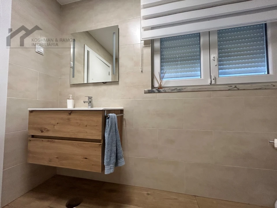 Moradia T4 para Venda em A dos Cunhados e Maceira Foto 25