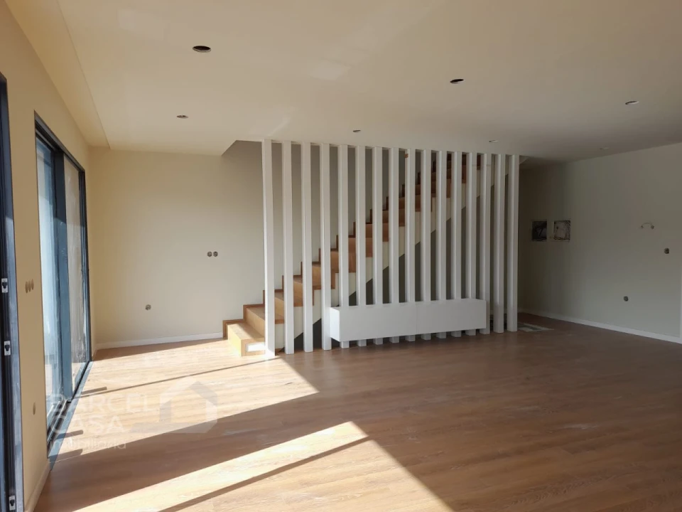 Apartamento T4 para Venda em Arcozelo Foto 3