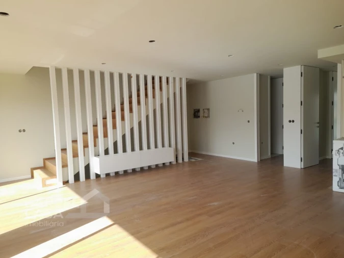 Apartamento T4 para Venda em Arcozelo Foto 1
