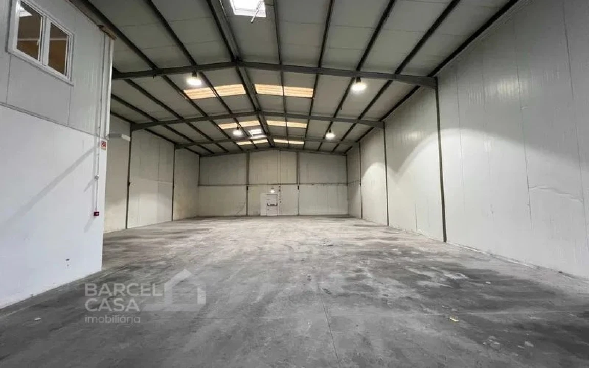 Armazém para Arrendamento em Tamel (São Verissimo) Foto 1