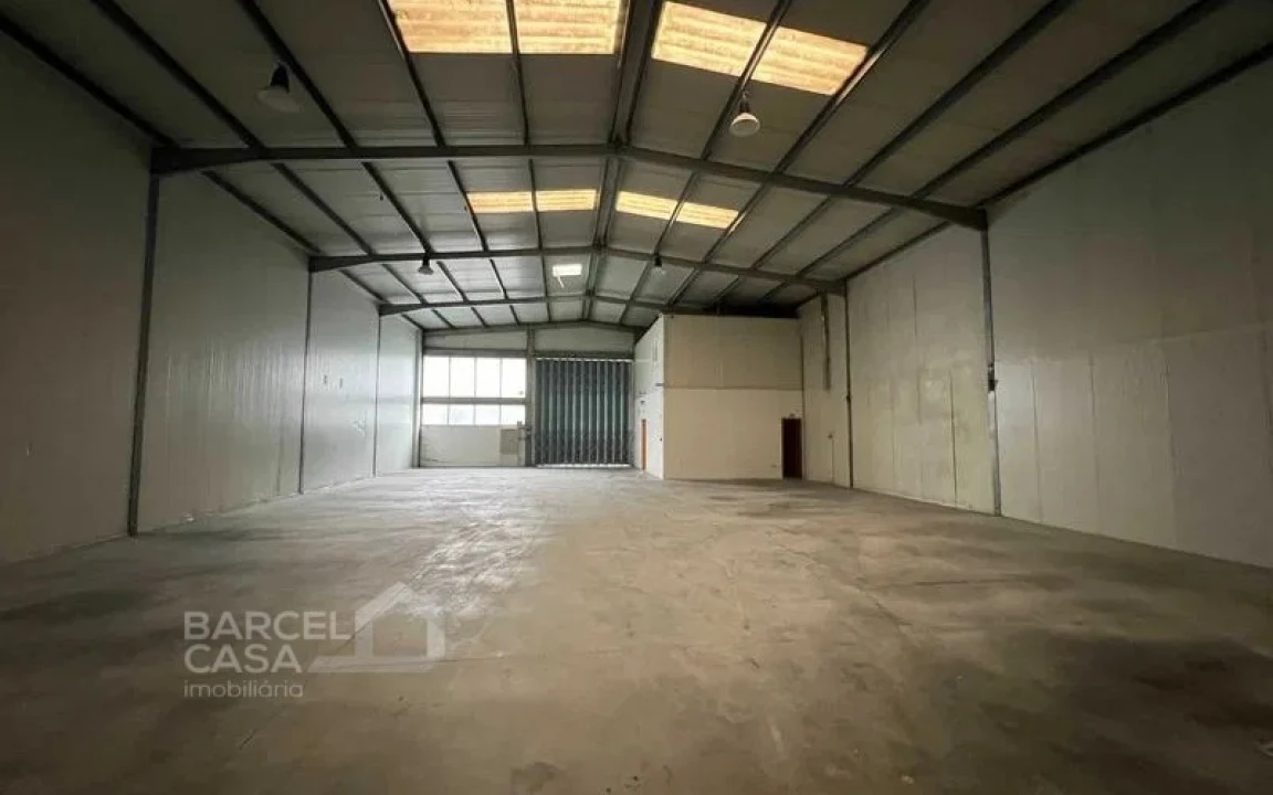 Armazém para Arrendamento em Tamel (São Verissimo) Foto 2